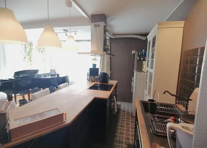 Lovely Flat With Grand Piano, Family Friendly דירה *