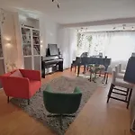 Lovely Flat With Grand Piano, Family Friendly